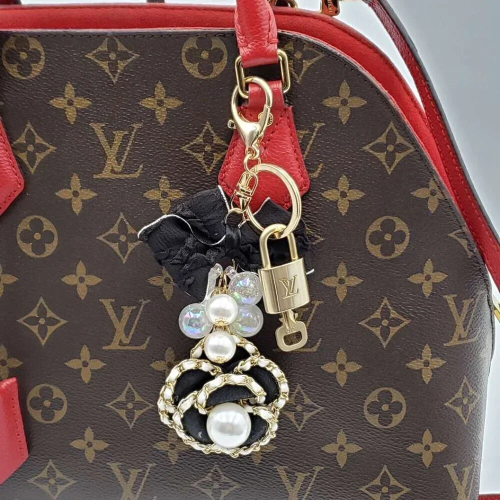 Authentic Louis Vuitton Gold Padlock 🔒 Key Set w/ Unbranded Flower Bag Charm